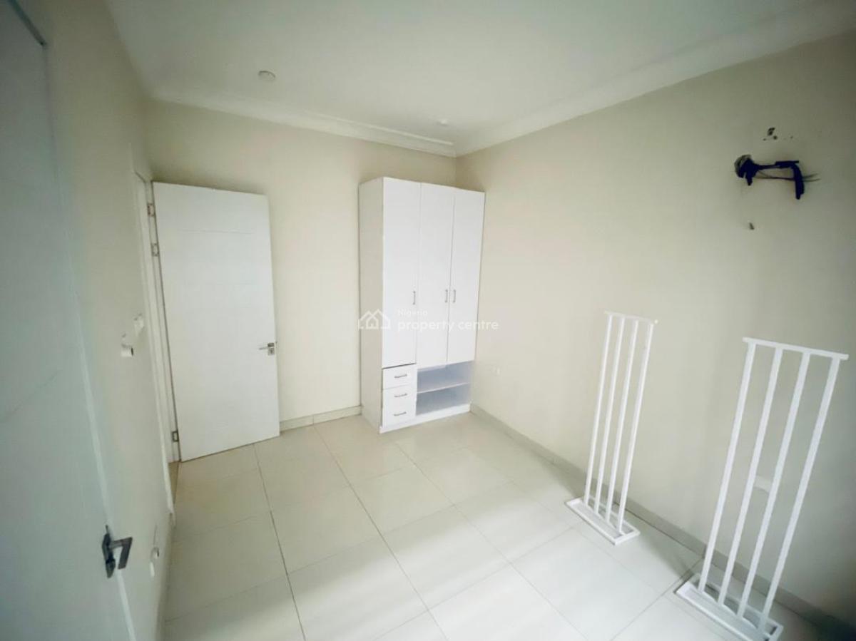 Serviced 4-bedroom Terrace House with 24 Hours Electricity, Swimming Pool, Ologolo, Lekki, Lagos, Terraced Duplex for Rent