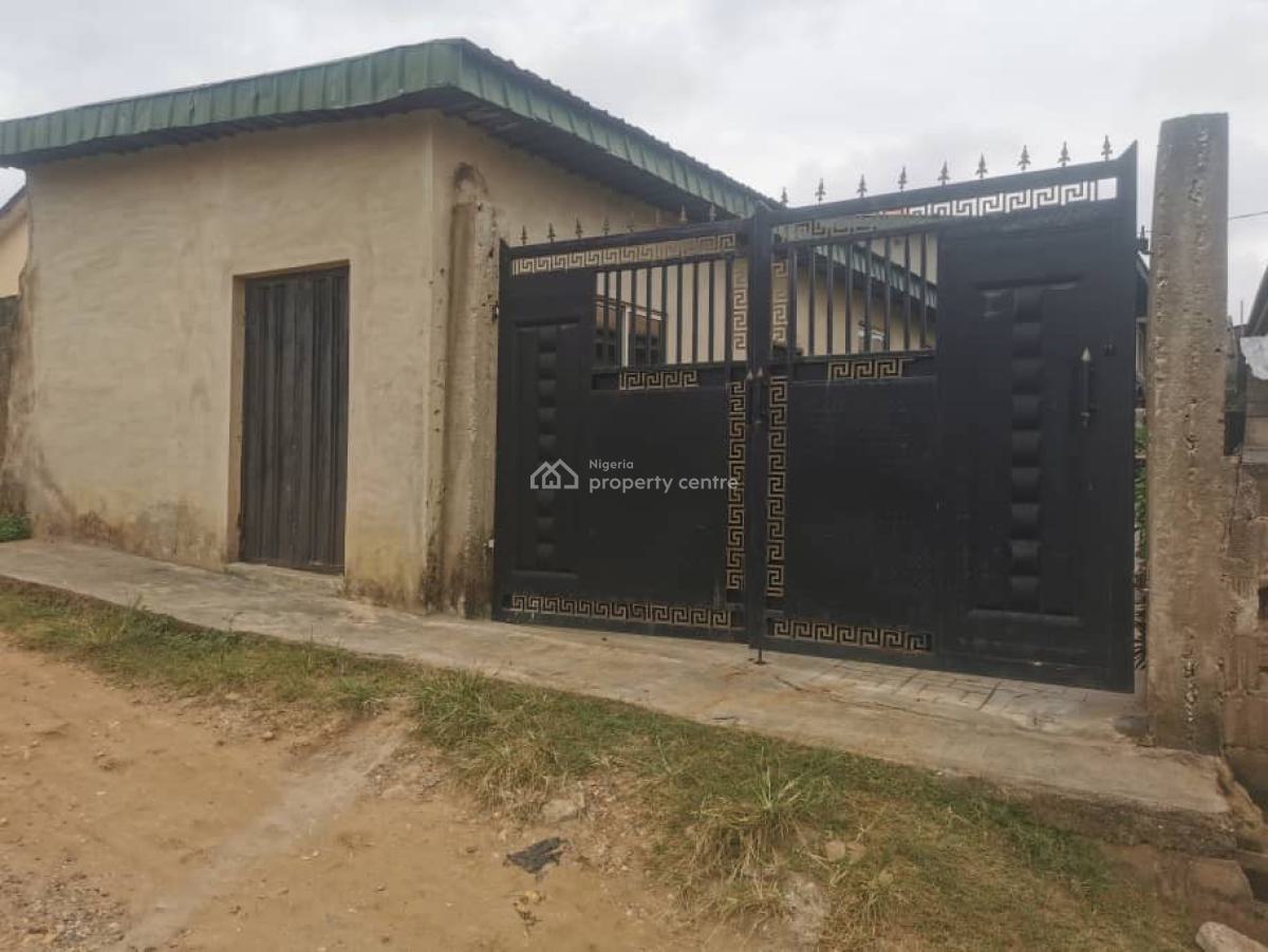 2bedroom Apartment, Miniflat and Mini Warehouse in Magboro, Inside Omolope, Before Dayford School, Magboro, Ogun, Detached Bungalow for Sale