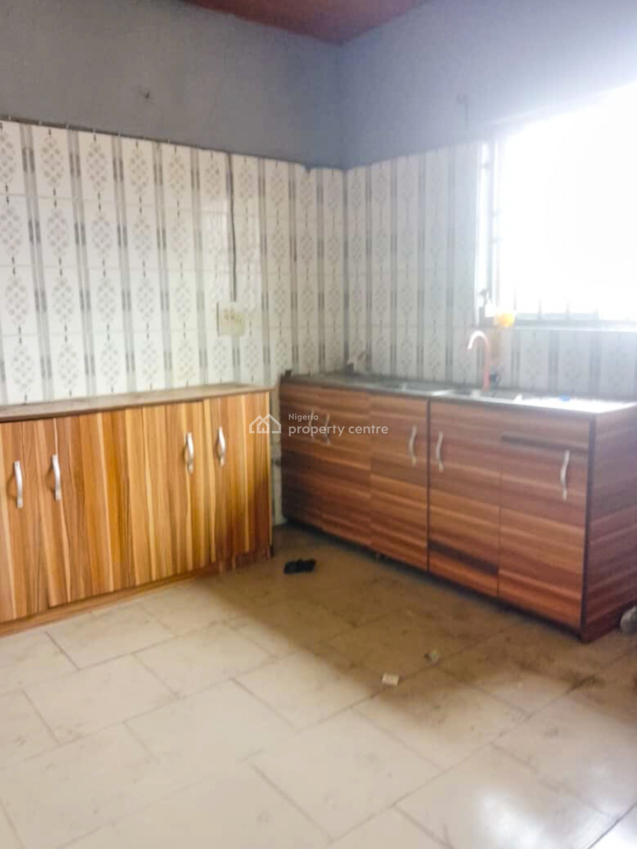 Standard 3 Bedroom Apartment in a Secure Vicinity with Regular Light, Gra Phase 3, Port Harcourt, Rivers, Flat / Apartment for Rent