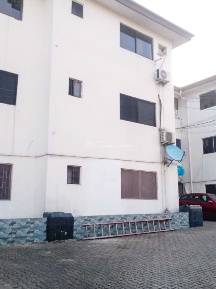 Standard 3 Bedroom Apartment in a Secure Vicinity with Regular Light, Gra Phase 3, Port Harcourt, Rivers, Flat / Apartment for Rent