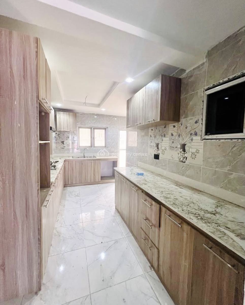 Luxury 1 Bedroom Penthouse with 3 Balconies, Lekki Phase 1, Lekki, Lagos, Mini Flat (room and Parlour) for Rent