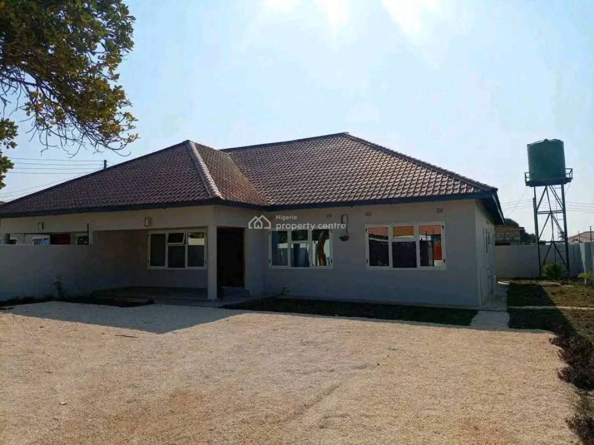 Distressed 4 Bedroom Semi-detached Bungalow, Ikeja, Lagos, Semi-detached Bungalow for Sale
