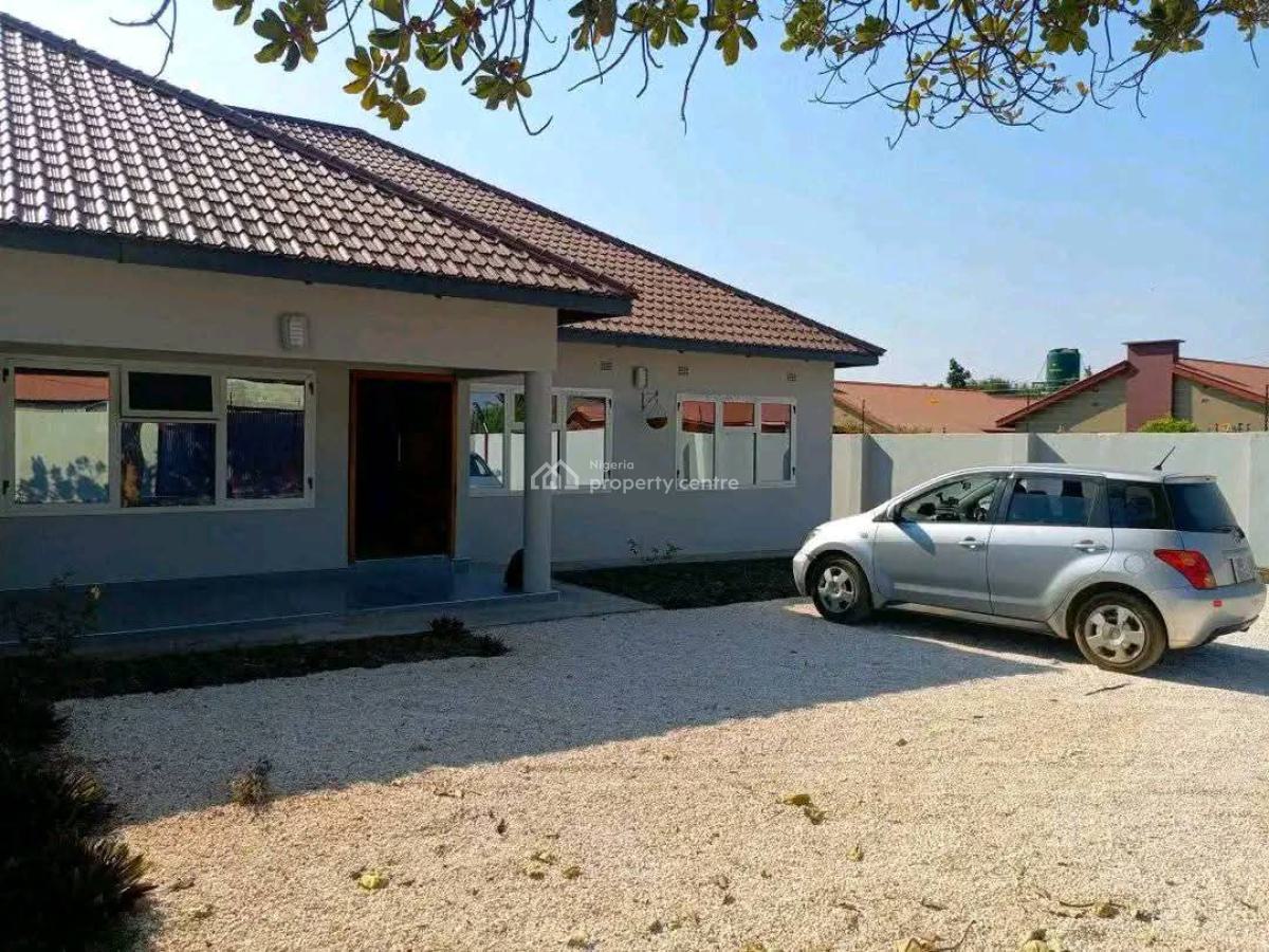 Distressed 4 Bedroom Semi-detached Bungalow, Ikeja, Lagos, Semi-detached Bungalow for Sale