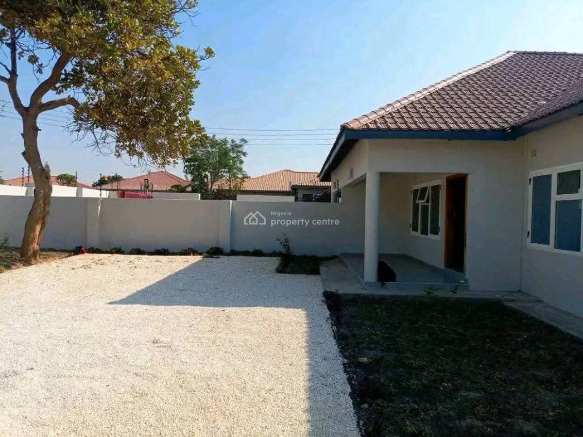 Distressed 4 Bedroom Semi-detached Bungalow, Ikeja, Lagos, Semi-detached Bungalow for Sale