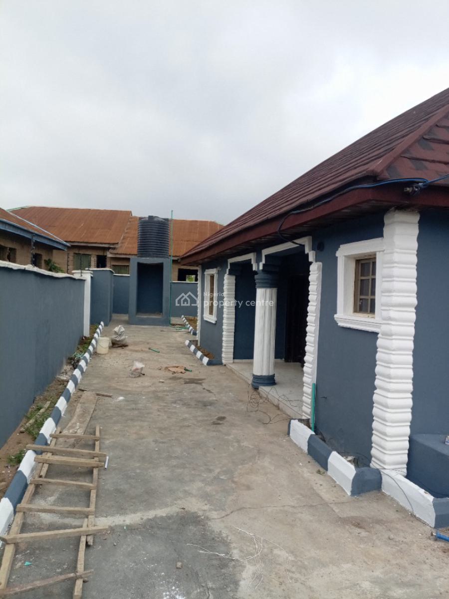 3 Bedroom Bungalow Self Compound with Full Pop, Oluwabamise, Iyana Agbala, Alakia, Ibadan, Oyo, Detached Bungalow for Rent