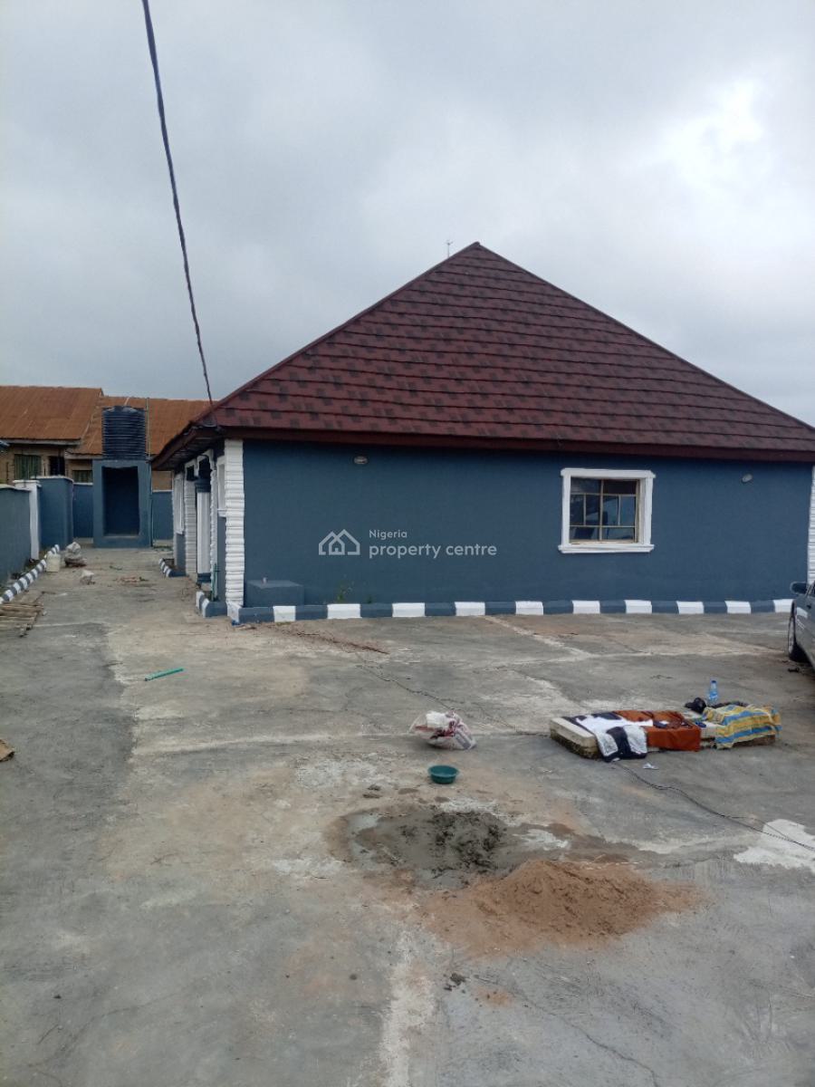 3 Bedroom Bungalow Self Compound with Full Pop, Oluwabamise, Iyana Agbala, Alakia, Ibadan, Oyo, Detached Bungalow for Rent