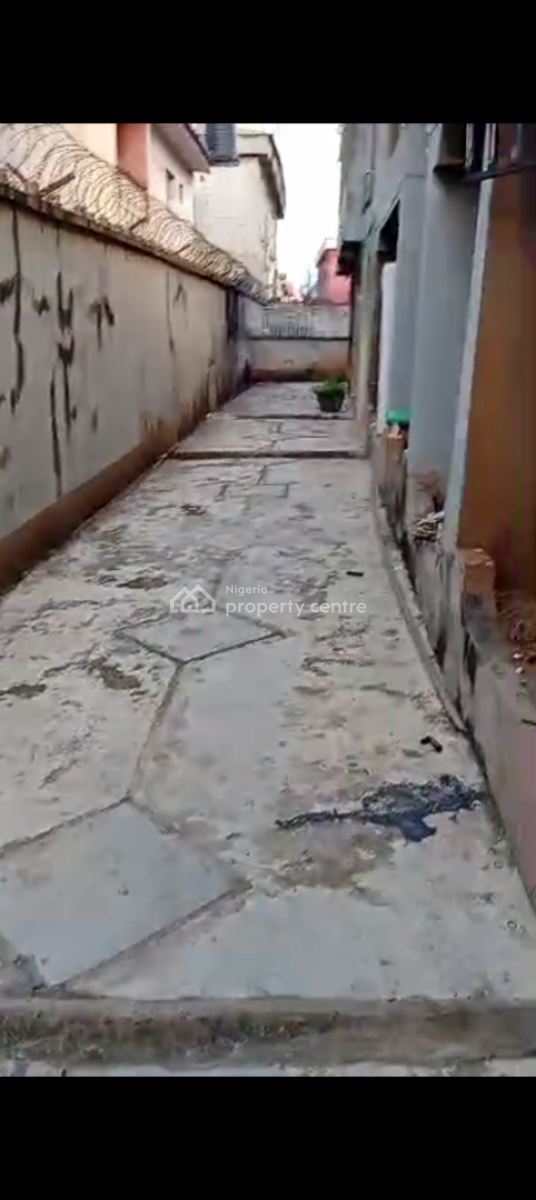 5 Rooms Upstairs, 4 Rooms Downstairs, Strategic Location with Access to Two Major Roads, Ago Palace, Isolo, Lagos, Detached Duplex for Sale