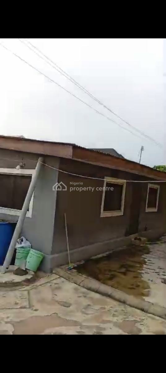 5 Rooms Upstairs, 4 Rooms Downstairs, Strategic Location with Access to Two Major Roads, Ago Palace, Isolo, Lagos, Detached Duplex for Sale