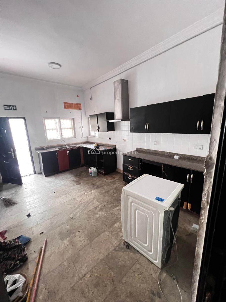 Spacious 5-bedroom Semi-detached Duplex with 1-room Bq, Lekki Phase 1, Lekki, Lagos, Semi-detached Duplex for Rent