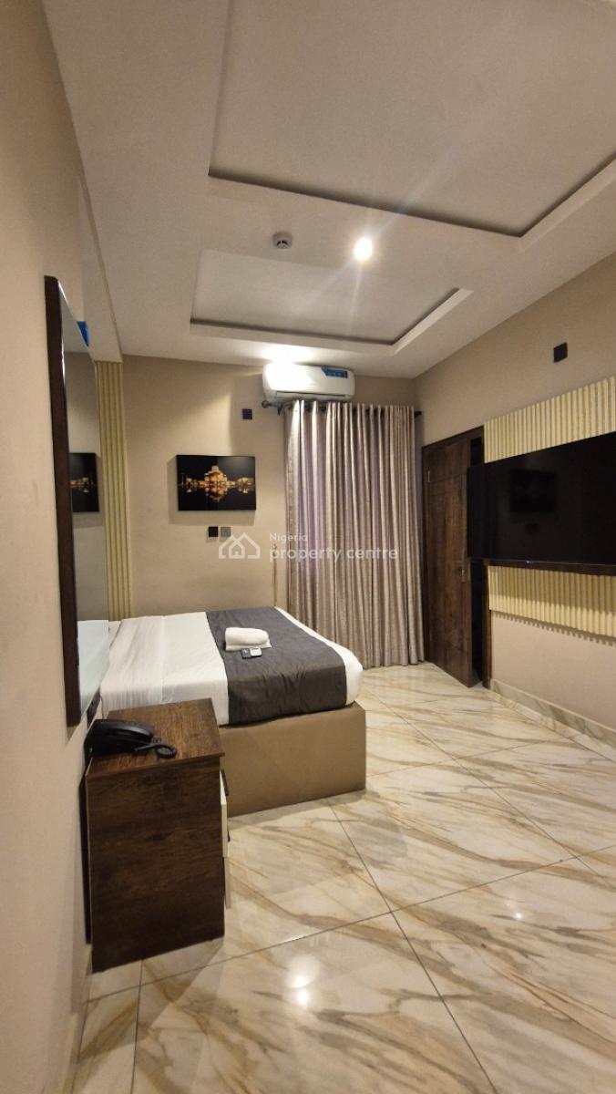 Luxurious 3 Bedroom Apartment for Your Family Home Away Experience., Off Issac John Street Gra Ikeja, Ikeja Gra, Ikeja, Lagos, Flat / Apartment Short Let