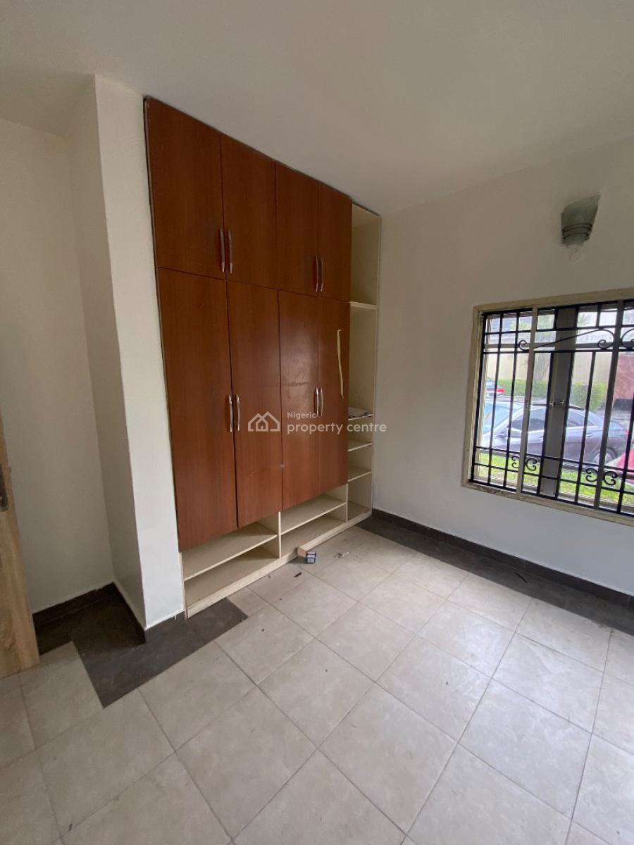 Serviced 3 Bedroom Apartment, Lekki Right Side, Lekki Phase 1, Lekki, Lagos, Flat / Apartment for Rent