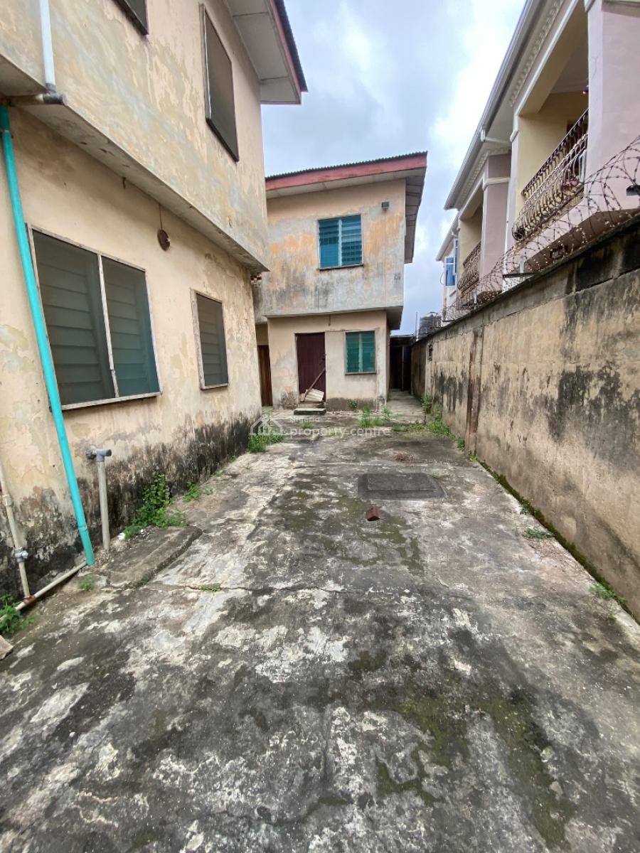 Vacant Solid 6 Units of 3 Bedroom Apartment with a Shop, Off Aiyelegun Road, Bucknor, Isolo, Lagos, Block of Flats for Sale