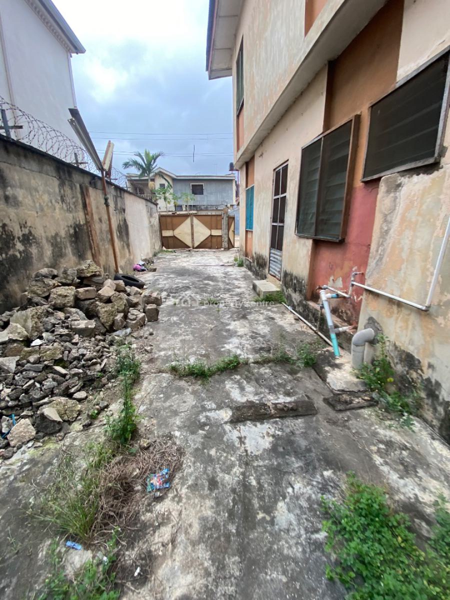 Vacant Solid 6 Units of 3 Bedroom Apartment with a Shop, Off Aiyelegun Road, Bucknor, Isolo, Lagos, Block of Flats for Sale