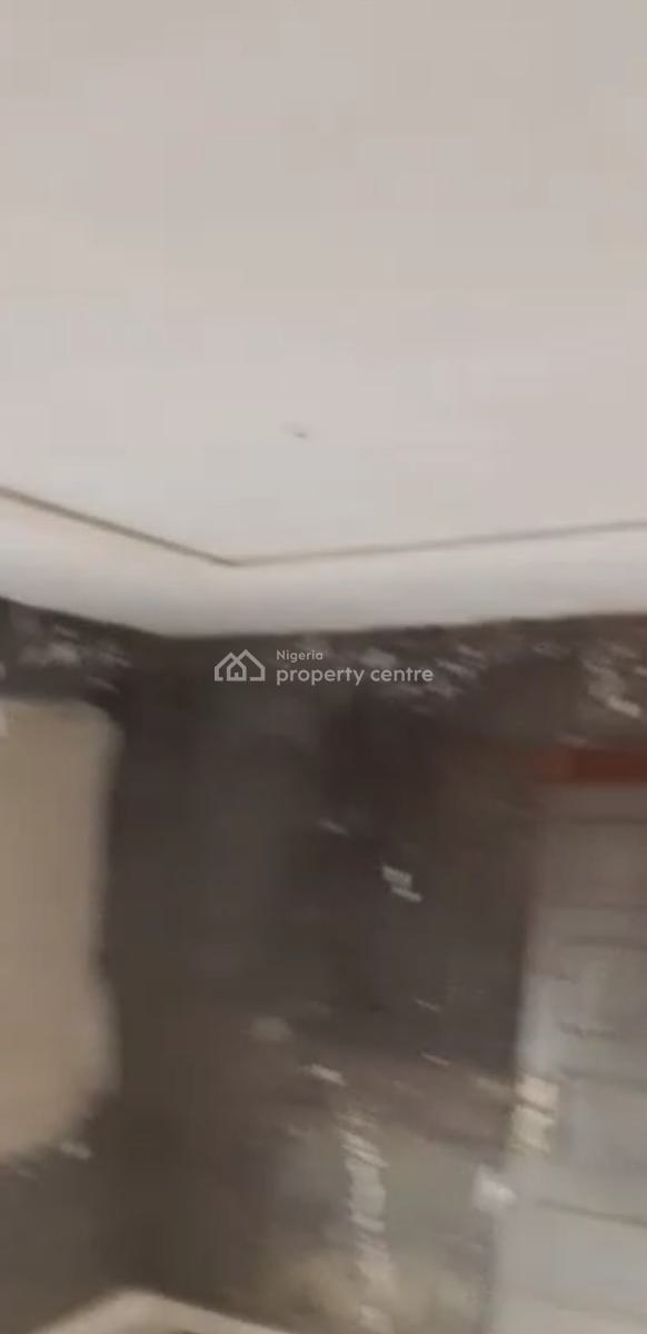 a Newly Renovated 2 Bedroom Flat with Two Toilets, Upstairs.   *locati, Fadeyi Shomolu Side., Shomolu, Lagos, Flat / Apartment for Rent