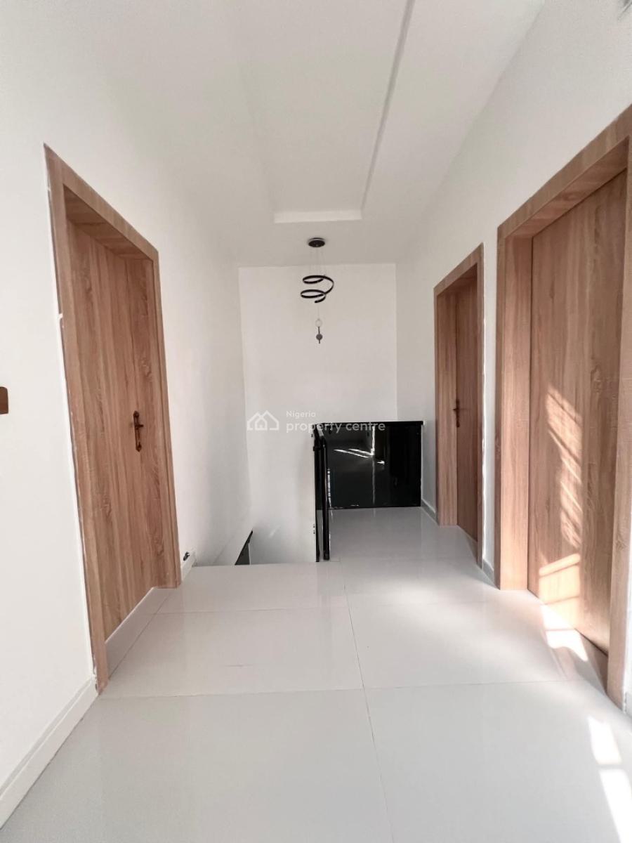 2 Bedroom Flat, Tejuosho, Yaba, Lagos, Block of Flats for Sale