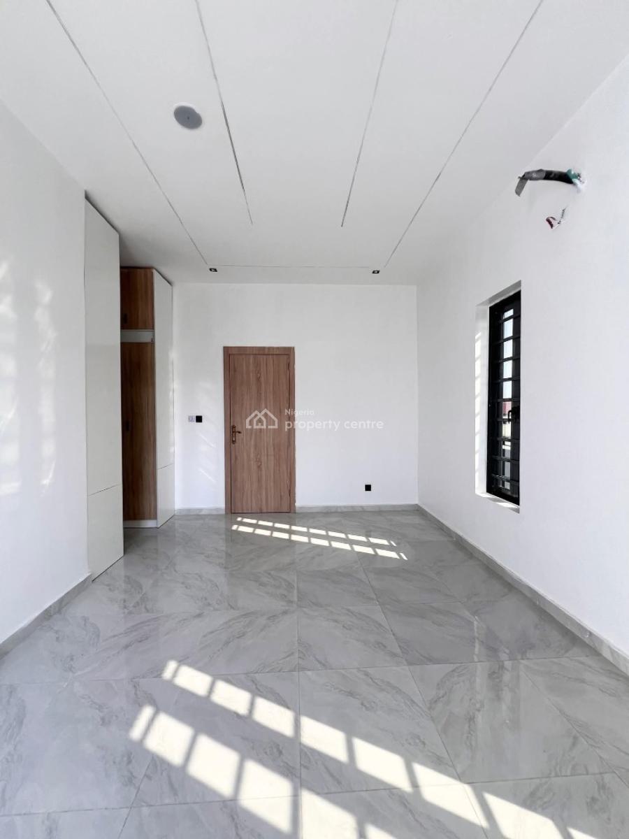 2 Bedroom Flat, Tejuosho, Yaba, Lagos, Block of Flats for Sale