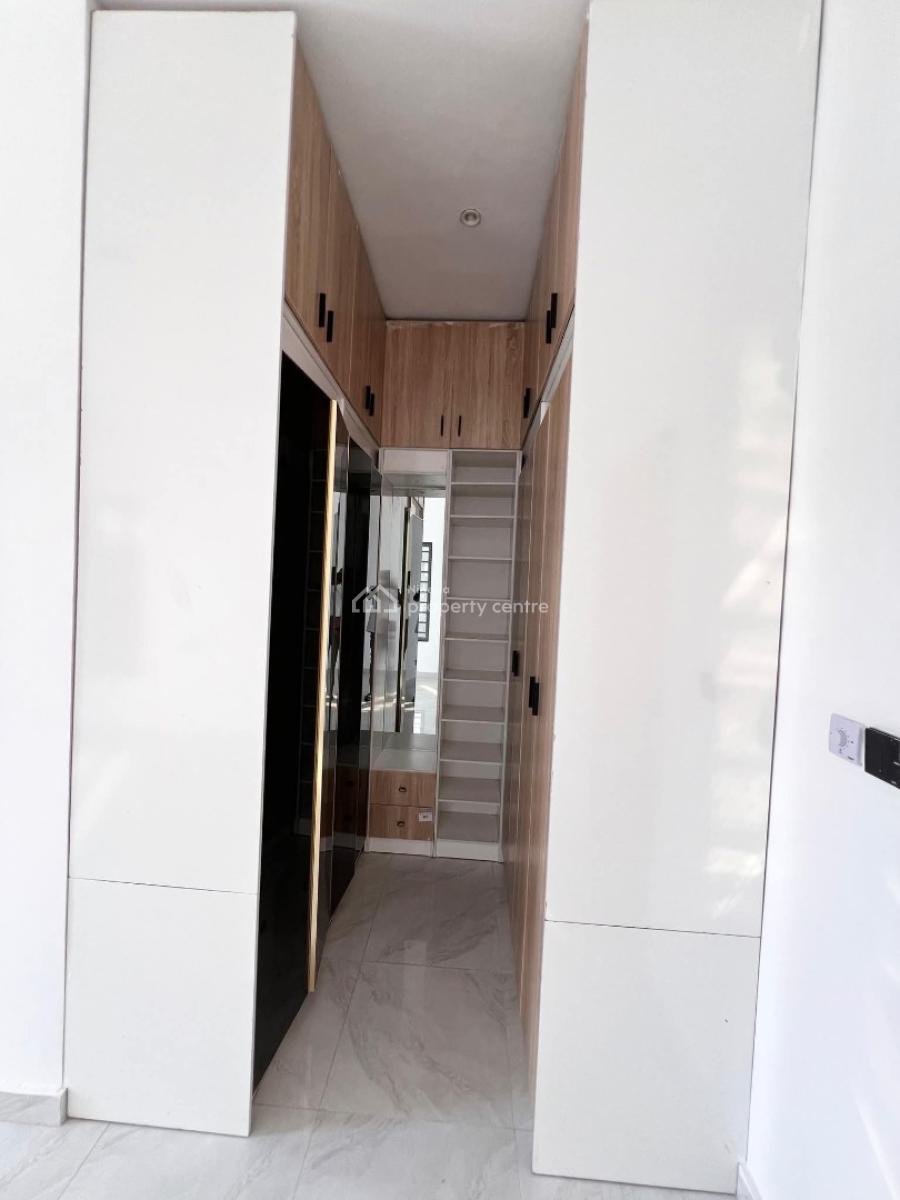 2 Bedroom Flat, Tejuosho, Yaba, Lagos, Block of Flats for Sale