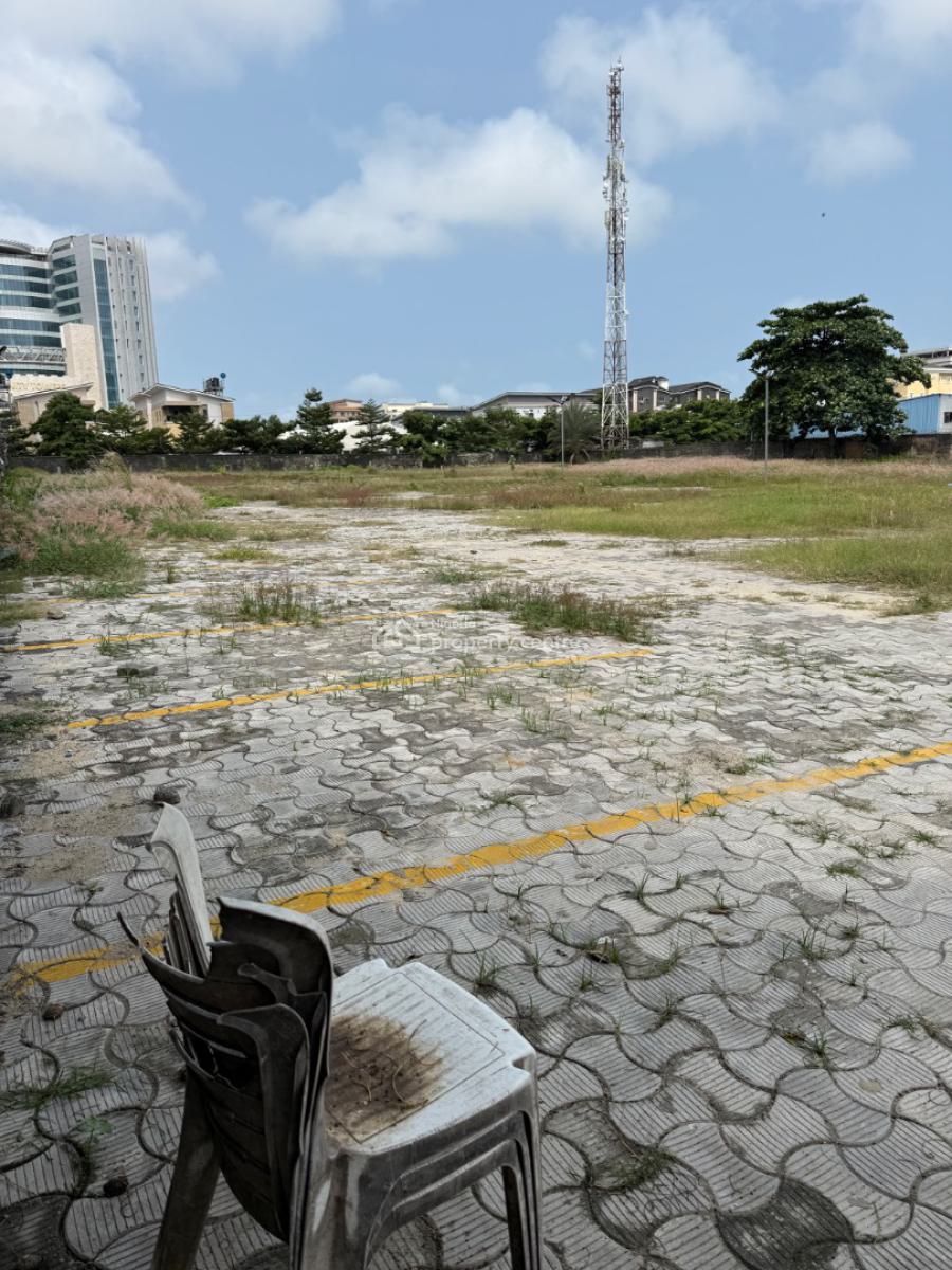Bareland Measuring 6000 Sqm That Can Be Partiioned to 1000 Sqm, Victoria Island (vi), Lagos, Plaza / Complex / Mall for Rent