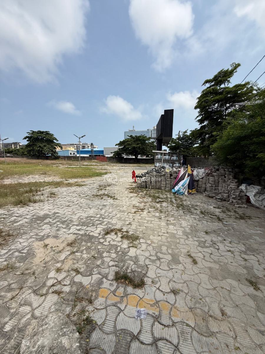 Bareland Measuring 6000 Sqm That Can Be Partiioned to 1000 Sqm, Victoria Island (vi), Lagos, Plaza / Complex / Mall for Rent