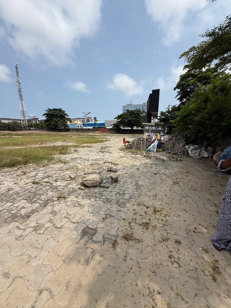 Bareland Measuring 6000 Sqm That Can Be Partiioned to 1000 Sqm, Victoria Island (vi), Lagos, Plaza / Complex / Mall for Rent
