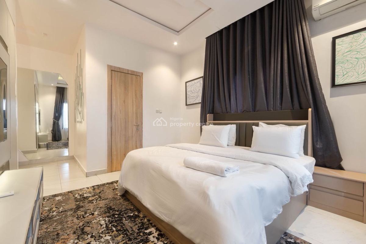 Spacious 4units of 2 Bedroom with Ps5, 24hrs Lightand Calm Envir, Lekki Phase 1, Lekki, Lagos, Flat / Apartment Short Let