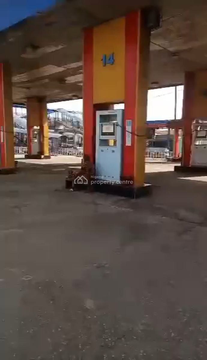 Distress 2244sqm. Functional Filling Station, Lagos Abeokuta Express Road Dopemu ,lagos, Dopemu, Agege, Lagos, Filling Station for Sale
