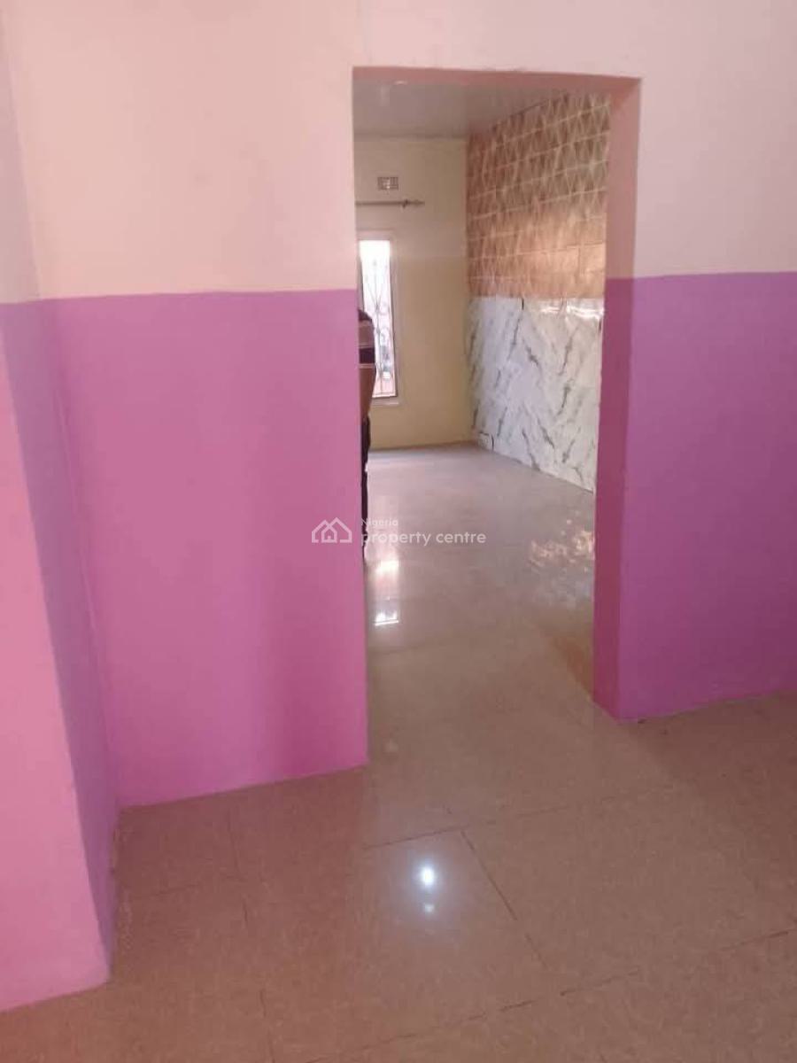 2 Bedroom Flat, Ebute Metta East, Yaba, Lagos, Block of Flats for Sale