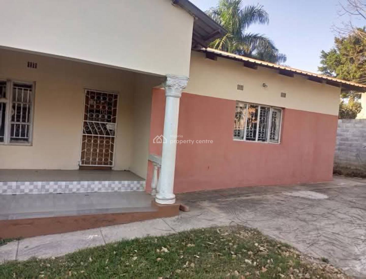 2 Bedroom Flat, Ebute Metta East, Yaba, Lagos, Block of Flats for Sale