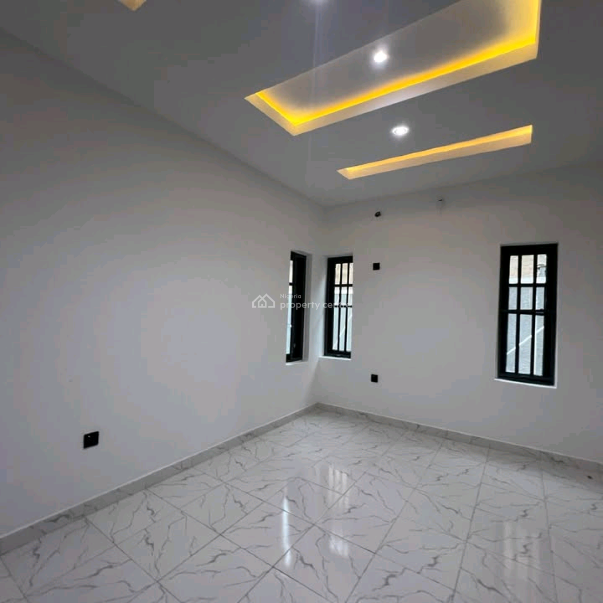 Contemporary 4-bedroom Semi-detached Duplex --  Location:, Purple Gate Estate, Oluyole, Ibadan, Ibadan, Oyo, House for Sale