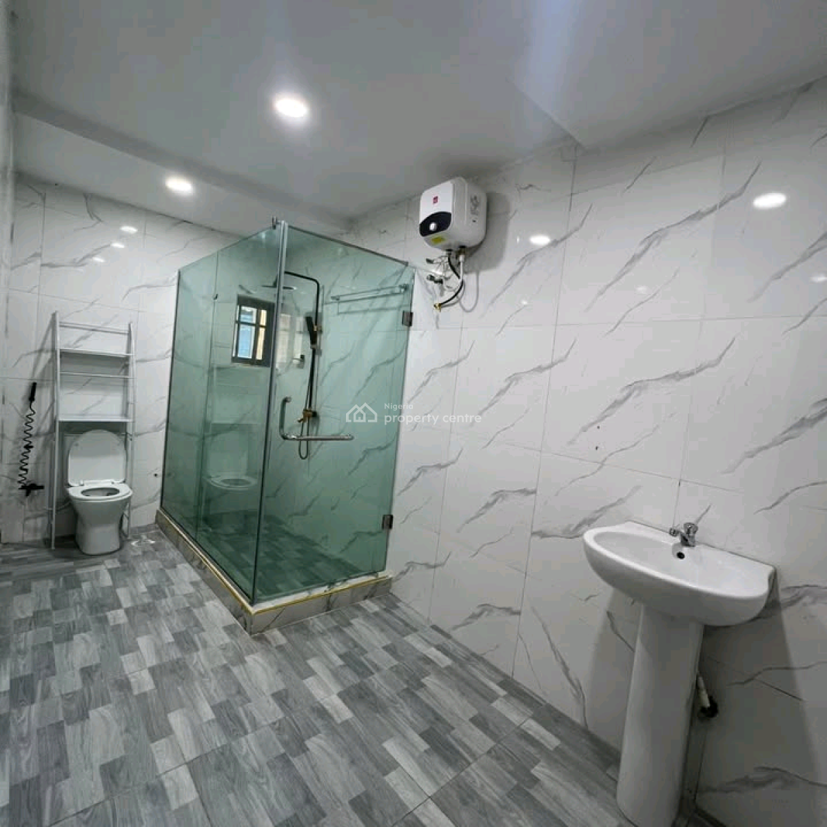 Contemporary 4-bedroom Semi-detached Duplex --  Location:, Purple Gate Estate, Oluyole, Ibadan, Ibadan, Oyo, House for Sale