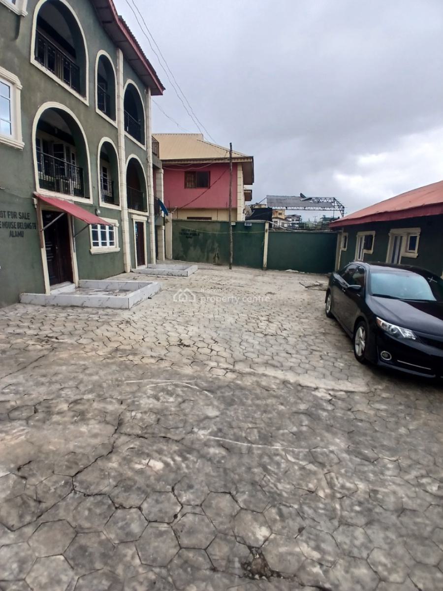Beautiful 6no. of 2 Bedrooms, 2no. of 1 Bedrooms and 5 Standard Shops, Iyana Adeoye, Ring Road, Ibadan, Oyo, Flat / Apartment for Sale