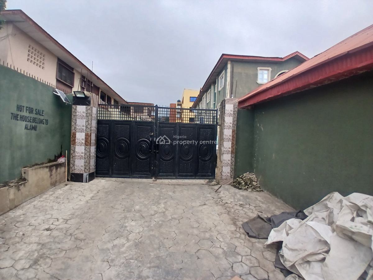 Beautiful 6no. of 2 Bedrooms, 2no. of 1 Bedrooms and 5 Standard Shops, Iyana Adeoye, Ring Road, Ibadan, Oyo, Flat / Apartment for Sale