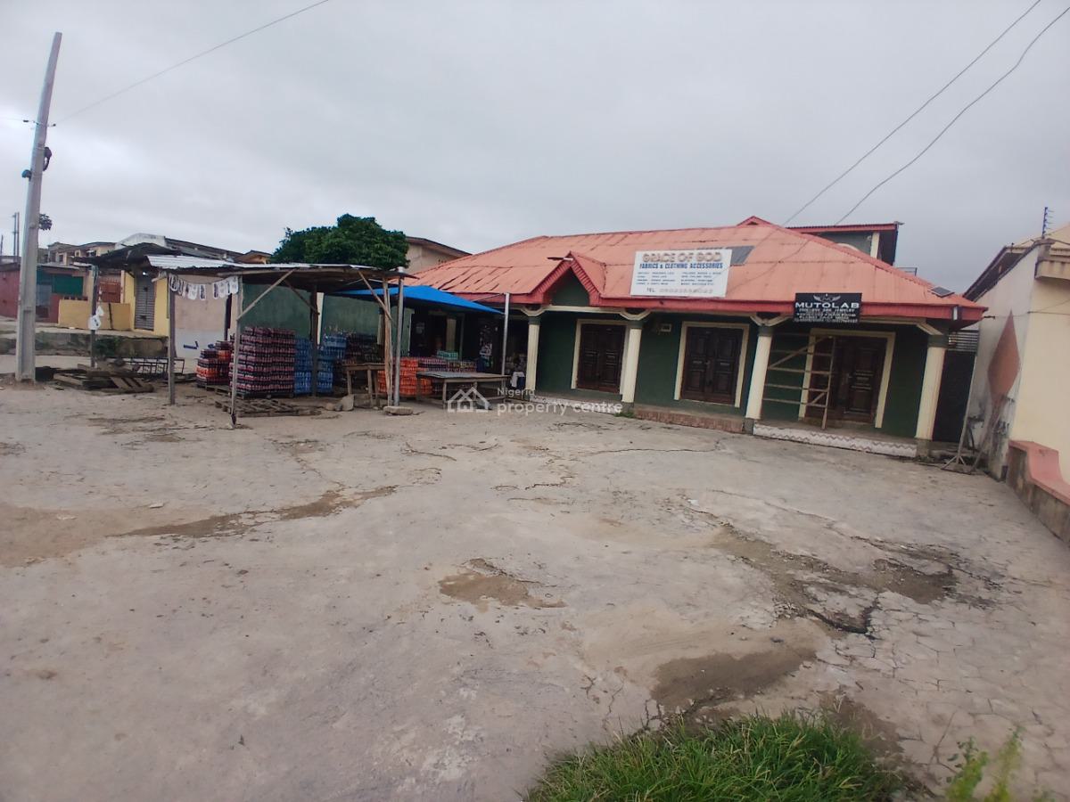 Beautiful 6no. of 2 Bedrooms, 2no. of 1 Bedrooms and 5 Standard Shops, Iyana Adeoye, Ring Road, Ibadan, Oyo, Flat / Apartment for Sale