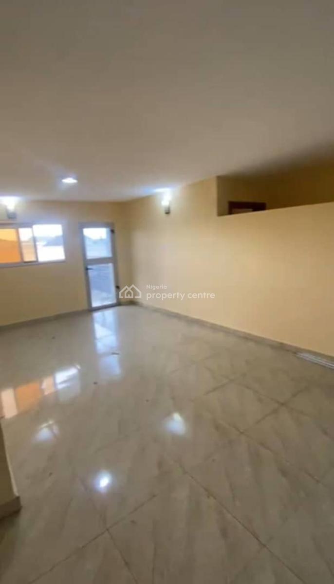 Lovely 3bedroom Flat with Bq, Alagomeji Estate, Yaba, Lagos, Flat / Apartment for Rent