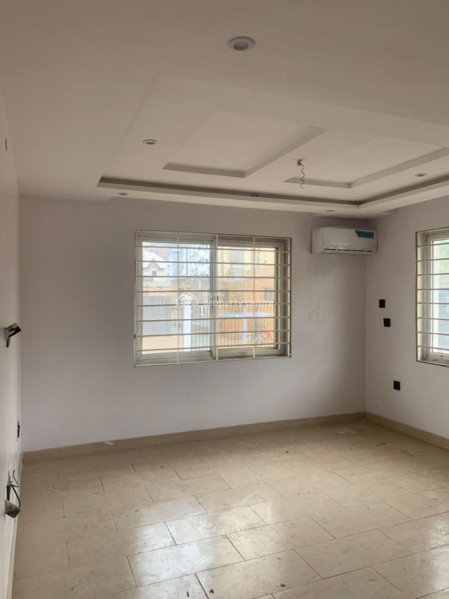 Spacious Self Serviced 3 Bedroom Apartment with Bq, Off Admiralty Way, Lekki Phase 1, Lekki, Lagos, Flat / Apartment for Rent