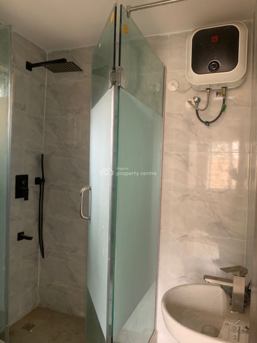 Spacious Self Serviced 3 Bedroom Apartment with Bq, Off Admiralty Way, Lekki Phase 1, Lekki, Lagos, Flat / Apartment for Rent