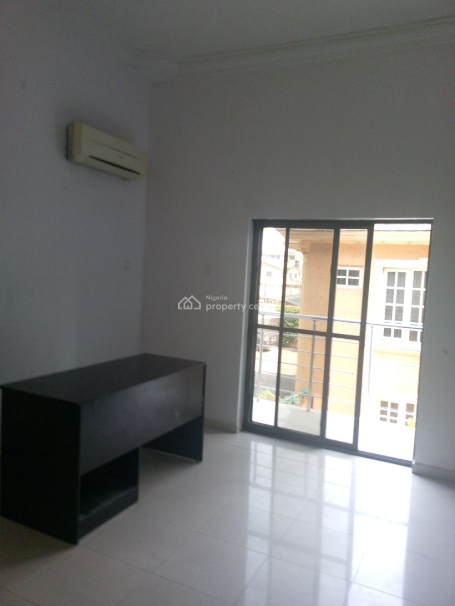 Fully Serviced 3 Bedroom Apartment with Swimming Pool, Lekki Phase 1, Lekki, Lagos, Flat / Apartment for Rent