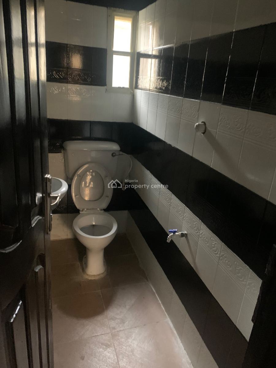 Well Maintained 2 Bedrooms, Fadeyi, Shomolu, Lagos, Flat / Apartment for Rent