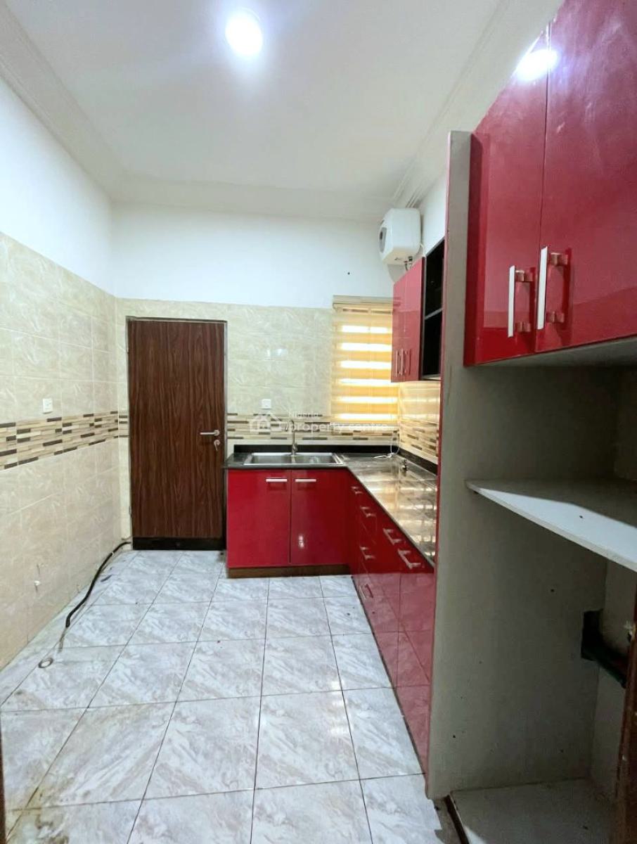 Well Maintained 3 Bedroom Apartment, Lekki Phase 1, Lekki, Lagos, Flat / Apartment for Rent