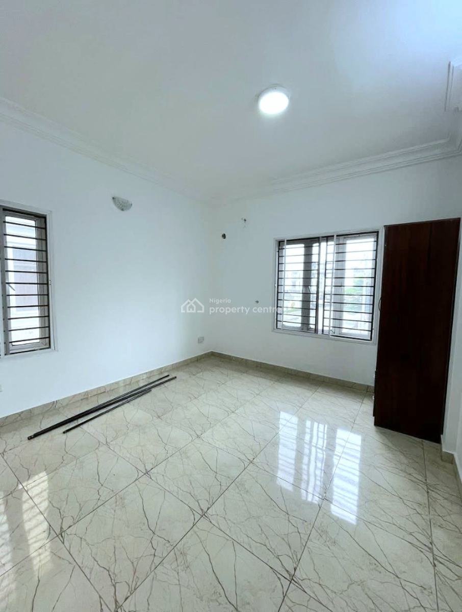Well Maintained 3 Bedroom Apartment, Lekki Phase 1, Lekki, Lagos, Flat / Apartment for Rent