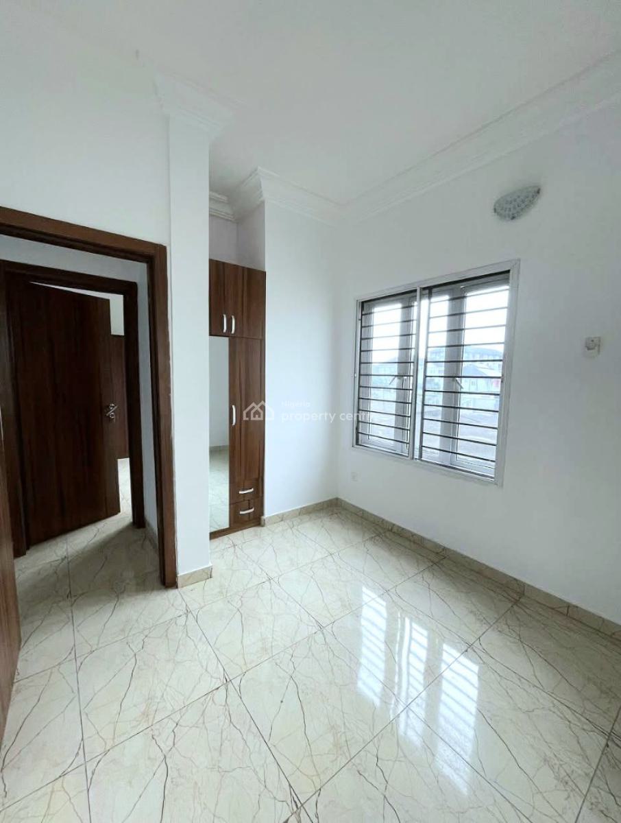 Well Maintained 3 Bedroom Apartment, Lekki Phase 1, Lekki, Lagos, Flat / Apartment for Rent