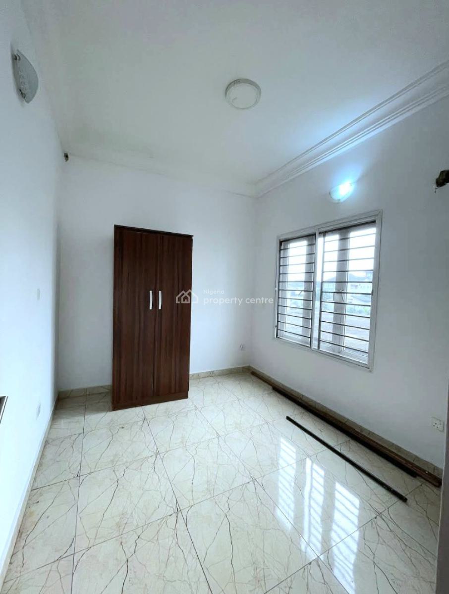 Well Maintained 3 Bedroom Apartment, Lekki Phase 1, Lekki, Lagos, Flat / Apartment for Rent