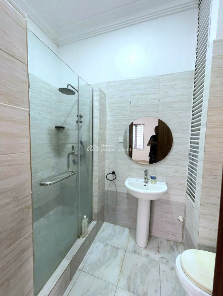 Well Maintained 3 Bedroom Apartment, Lekki Phase 1, Lekki, Lagos, Flat / Apartment for Rent