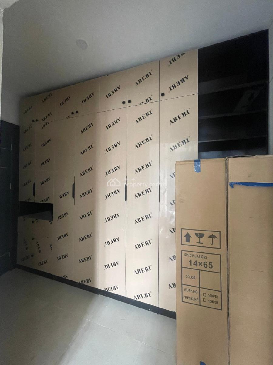 4 Bedroom Apartment, Freedom Way, Lekki Phase 1, Lekki, Lagos, Flat / Apartment for Sale