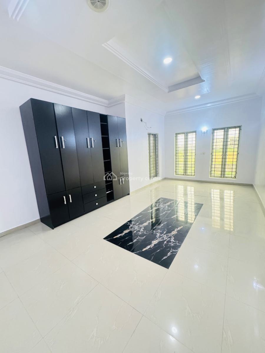 Well Renovated Two Bedroom Apartment, Ikate Lekki, Lekki Phase 2, Lekki, Lagos, Flat / Apartment for Rent