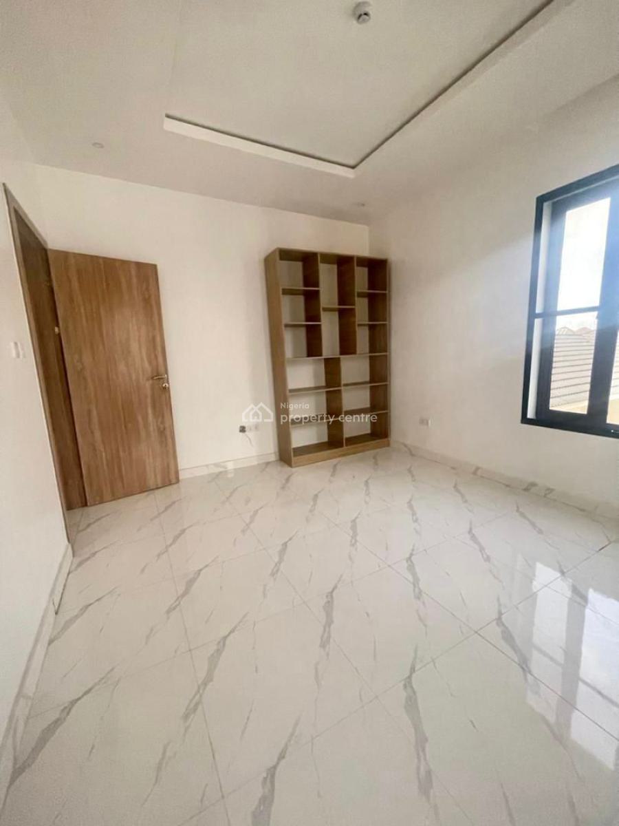 Spacious 5-bedroom Detached House with Bq & Driveway  Ideal for Corpo, Lekki Phase 1, Lekki, Lagos, Detached Duplex for Rent