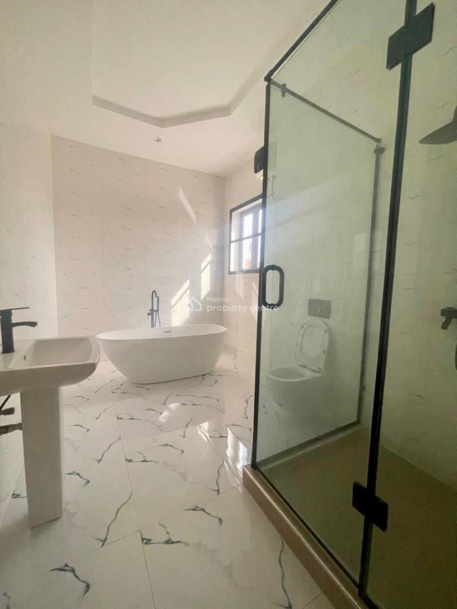 Spacious 5-bedroom Detached House with Bq & Driveway  Ideal for Corpo, Lekki Phase 1, Lekki, Lagos, Detached Duplex for Rent