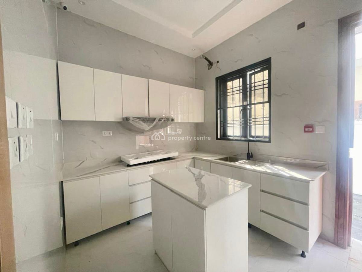 Spacious 5-bedroom Detached House with Bq & Driveway  Ideal for Corpo, Lekki Phase 1, Lekki, Lagos, Detached Duplex for Rent