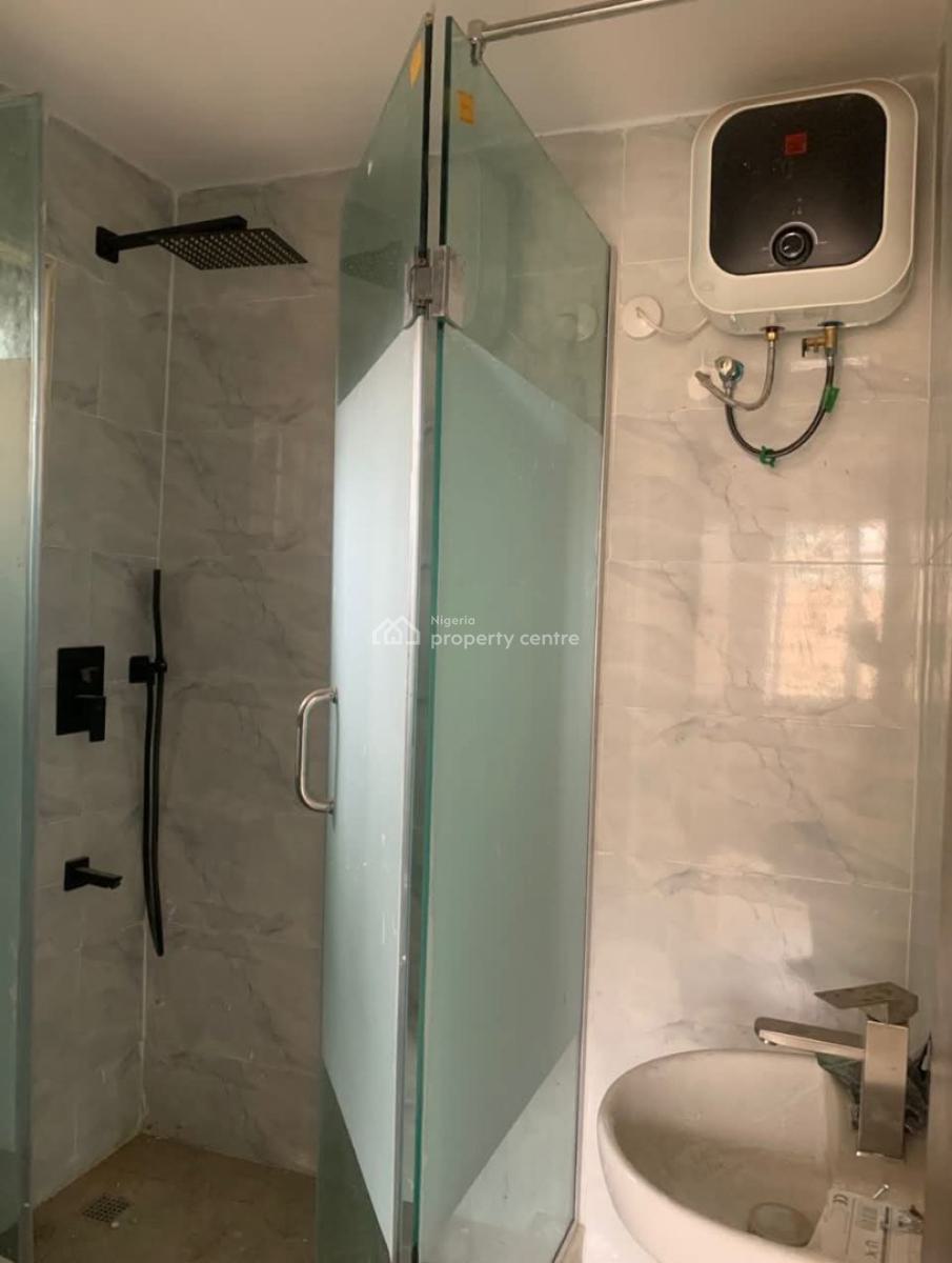 Clean Standard Ensuit 3 Bedroom Spacious Apt with Bq Ground Floor, Off Admiralty Way, Lekki Phase 1, Lekki, Lagos, Flat / Apartment for Rent