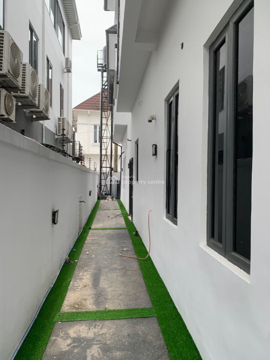 Spacious 5 Bedroom Fully Detached Duplex with Bq, Chevron, Lekki, Lagos, Detached Duplex for Sale